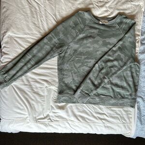 Large, Universal Thread camouflage crewneck